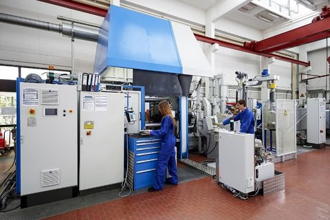 Cold-chamber die casting machine Frech DAK 450-54 with impeller and dosing robot (Foto David Hartfiel)