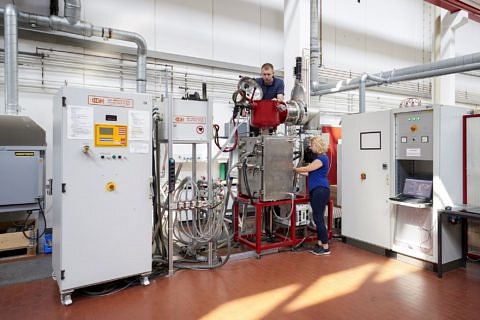 Investment casting unit VIC 7 for castings in lab scale (Foto David Hartfiel)